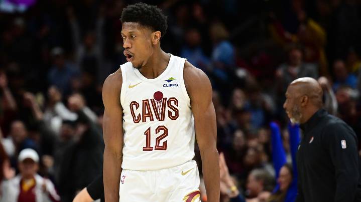 Cavs’ De’Andre Hunter, Donovan Mitchell react to ‘all-time’ crossover on Josh Giddey