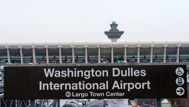 Mobile lounge crashes at Dulles Airport during passenger transfer
