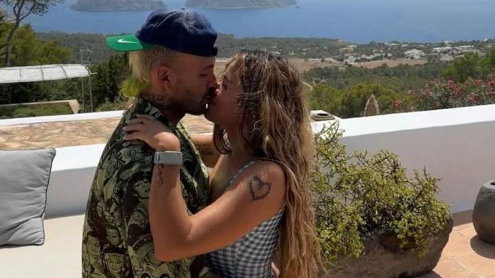 ¡Silencio en redes y señales cruzadas! Crecen las dudas sobre la relación de Karol G y Feid