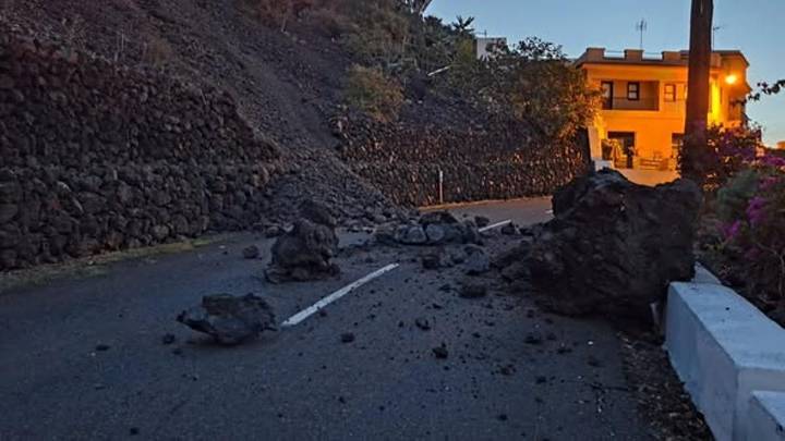 Un desprendimiento obliga a cerrar una carretera en Garachico
