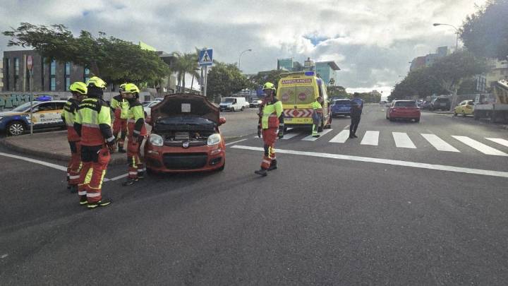 Accidente entre un coche y una guagua en Las Palmas de Gran Canaria