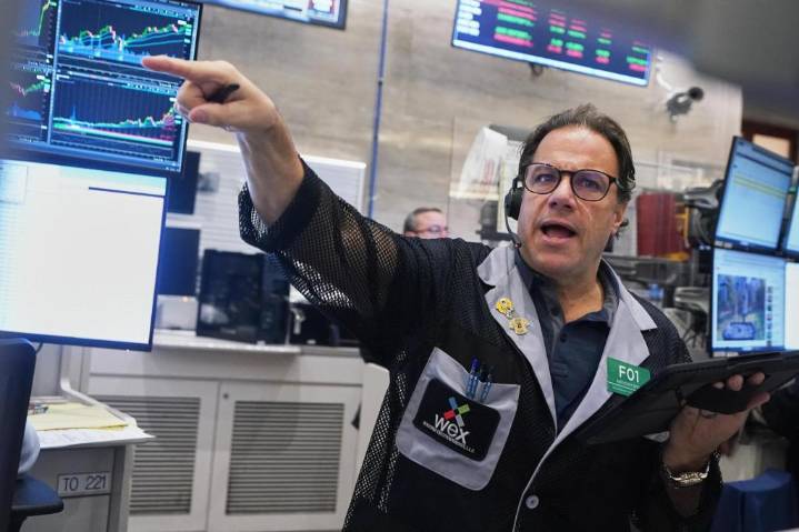 The US stock market slips as Nvidia and AI superstars keep swinging