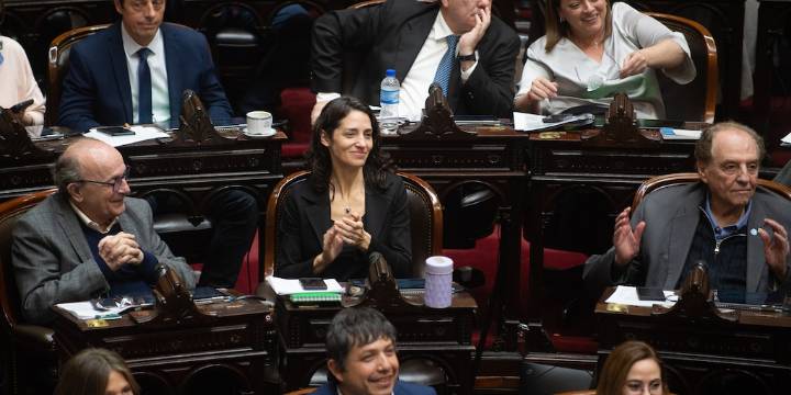 El peronismo intenta contener las versiones de ruptura en Diputados, pero no resuelve sus tensiones internas