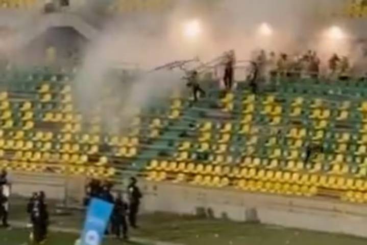 Así fueron los disturbios que los hinchas del Real Cartagena causaron dentro del Estadio Jaime Morón