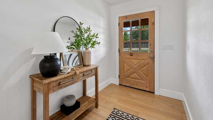 The Easiest Way To Keep Your Entryway Organized And Clutter