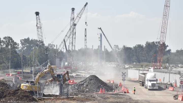 Avanza SICT en construcción de puentes Alameda Oriente