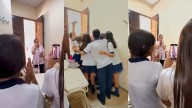 Alumnos de la Escuela Normal Banda sorprendieron a su profesora en su último día y el aula se llenó de emoción