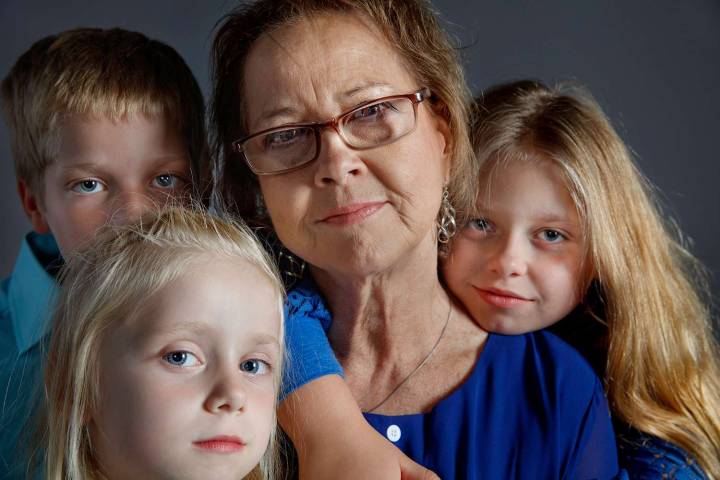 Mom of 13 Fights for Custody of 14th and 15th Kids by Surrogate