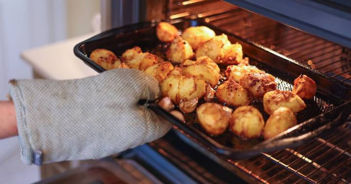Roast potatoes will be crispier and tastier when boiled in 1 ingredient