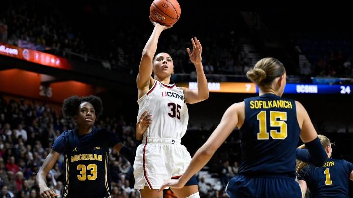 Azzi Fudd and Syla Swords' epic shooting display ends with UConn coming away with 72