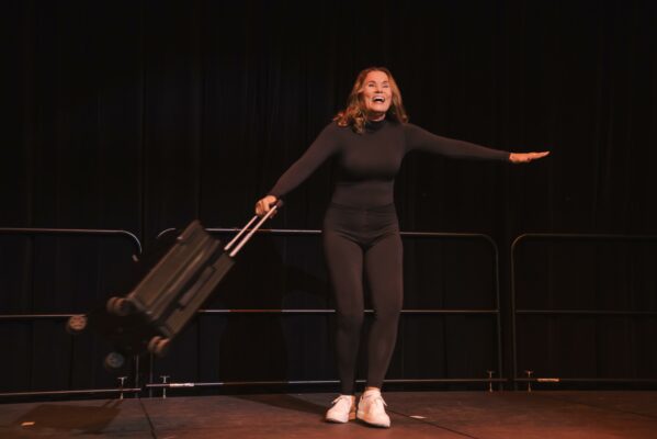 Caza Teatro Cartagena-PazArteCultura presenta obra “Plan 72” con actuación de Dora Malo