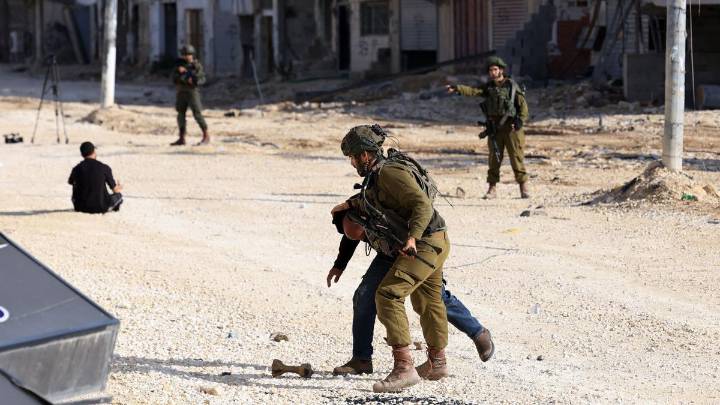 "A quien intenta acercarse, le disparan": HRW acusa a Israel de crímenes de guerra por los derribos y evacuaciones forzosas en Cisjordania