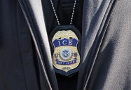 Inmigrante en Massachusetts parece sufrir convulsión mientras ICE arresta a su esposa