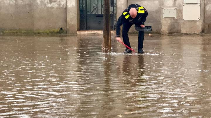 Al menos 54 vuelos cancelados en el aeropuerto de Barcelona y cortada la R15 por las lluvias