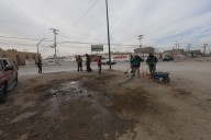 Retiran vehículos que obstruían vía pública en operativo de reordenamiento urbano en Juárez