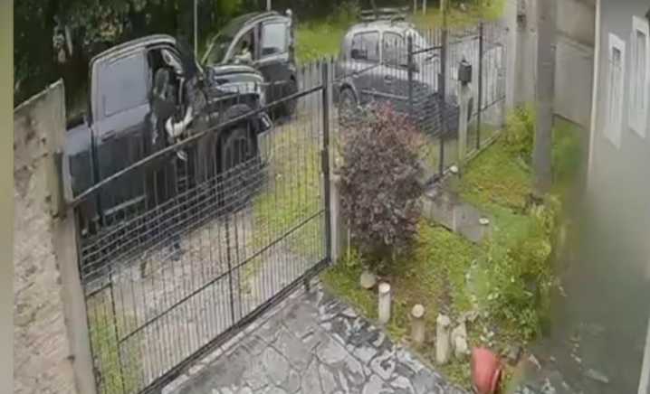 Violento ataque a una familia en Virrey del Pino: ladrones intentaron robarle el auto con su beba adentro