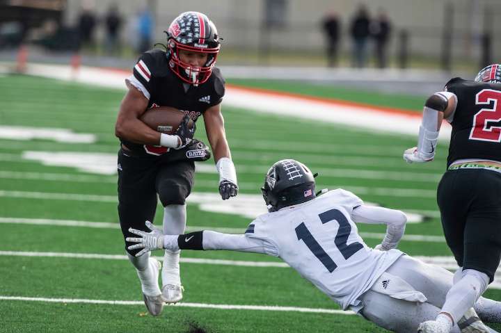 VOTE: Honoring our standout Flint-area football players from the district finals