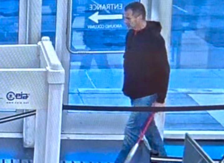 Man who went to federal prosecutor’s office arrived with metal bat, knocked over pictures, feds say