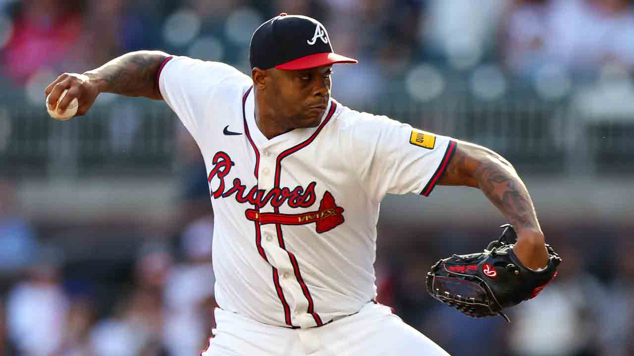 Closer Raisel Iglesias returns to Braves on one