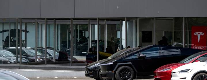 Tesla Sued Over Another Fatal Crash in Growing Scrutiny of Doors