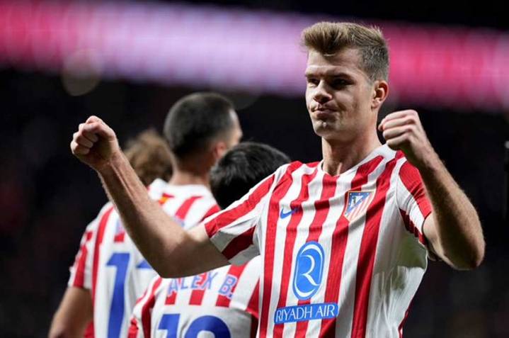 2-0. El Atlético y Sorloth aceleran rumbo al Camp Nou