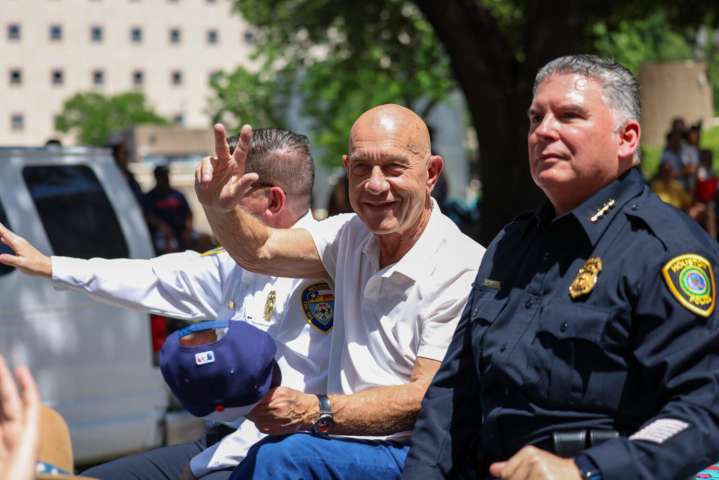 Effort to recall Houston mayor falls flat — more than 60,000 signatures short of threshold – Houston Public Media