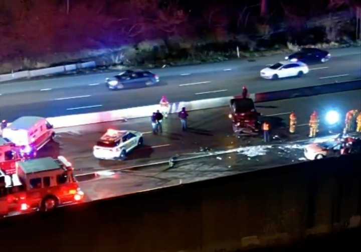 Fire closes outbound lanes of Parkway East in Oakland