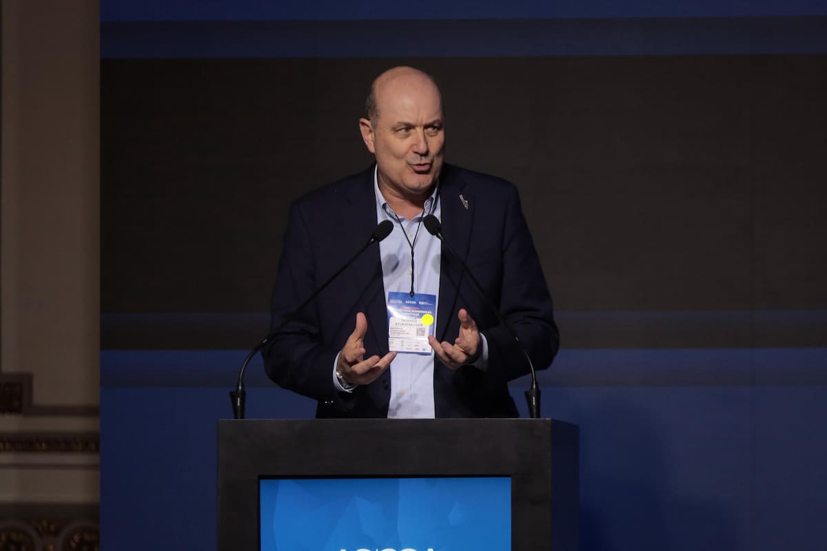 Sturzenegger habló de los posibles cambios en la reforma laboral y el monotributo