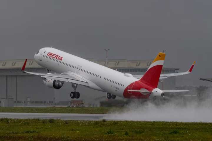 Aumenta a siete el número de aerolíneas que suspenden vuelos hacia Venezuela