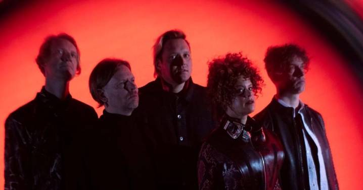 Arcade Fire entre un divorcio, acusaciones y un tibio álbum: ¿qué pasa con la gran gloria del indie?