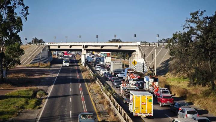 Megabloqueo de Transportistas en Hidalgo: Cierran un carril de la México