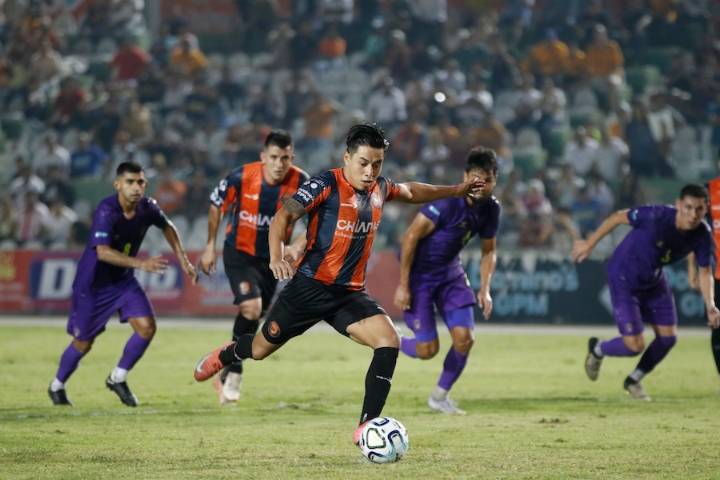 Jaguares deja escapar el triunfo en el “Reyna”