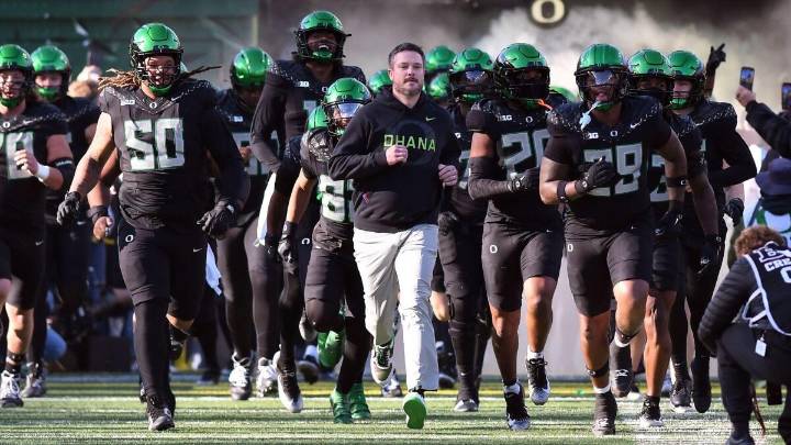 AP Top 25 poll: Oregon, Oklahoma strengthen in Week 14 college football rankings