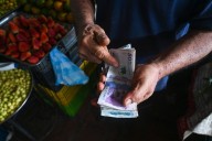 El peso colombiano se debilita ante el fin posible de ventas de dólares del gobierno