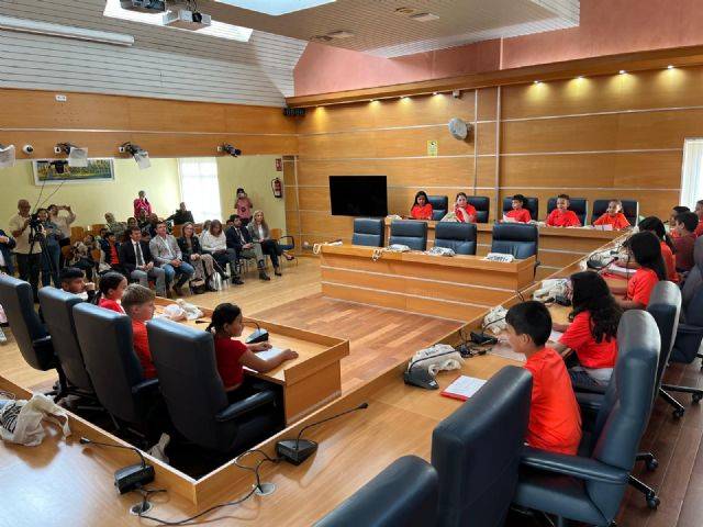 El Ayuntamiento de Molina de Segura conmemora el Día Universal de la Infancia con un Pleno Infantil