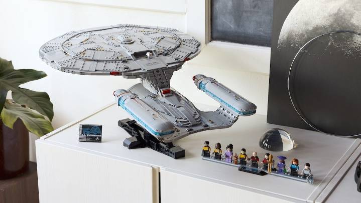 LEGO's U.S.S. Enterprise STAR TREK Set Is Legendary