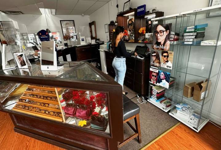 Fearful of Trump’s raids, some Hispanic shoppers turn to safety of online buying