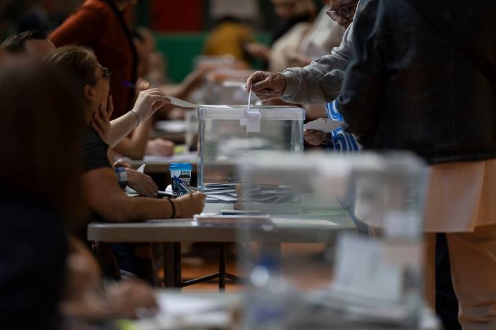 Un tercio de los catalanes pone en duda que la democracia sea la mejor forma de gobierno