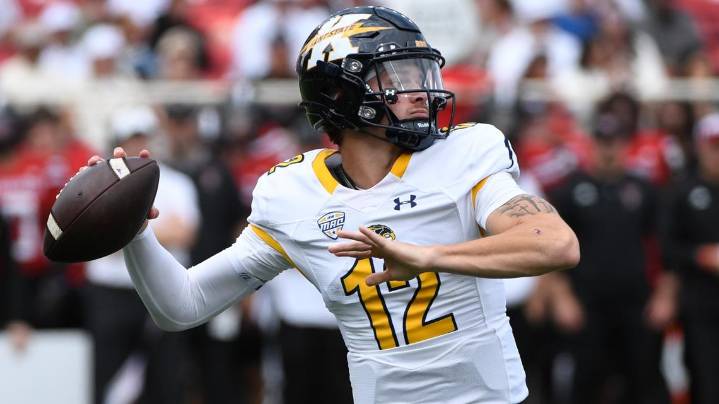 Dru DeShields throws 5 TD passes, Kent State beats Akron 42