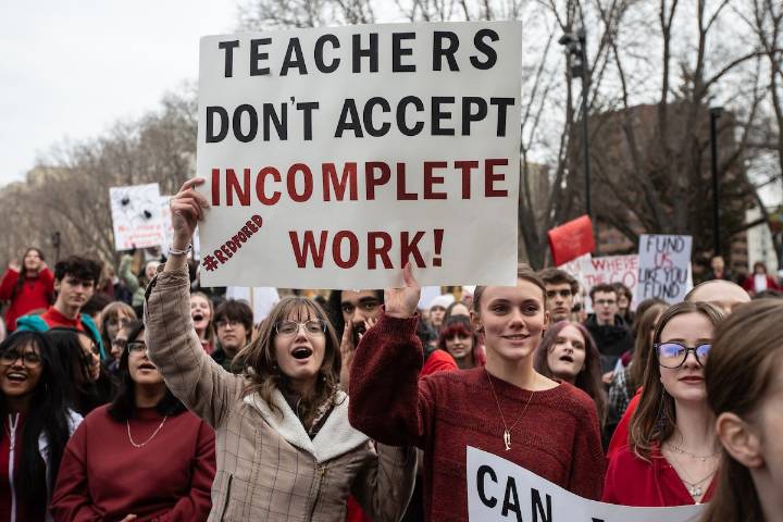 Alberta teachers to challenge Danielle Smith’s government in court over notwithstanding clause