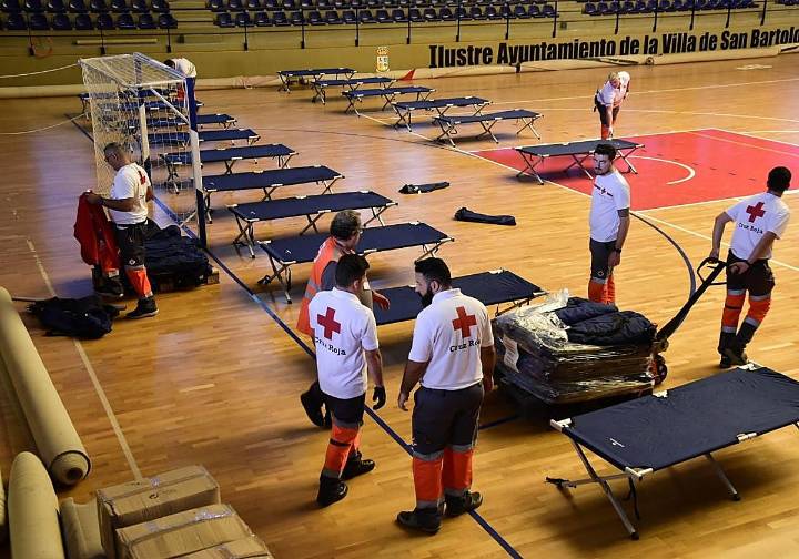 Cruz Roja monta centros de acogida temporal para los sintecho en varios municipios de Gran Canaria por la borrasca Claudia