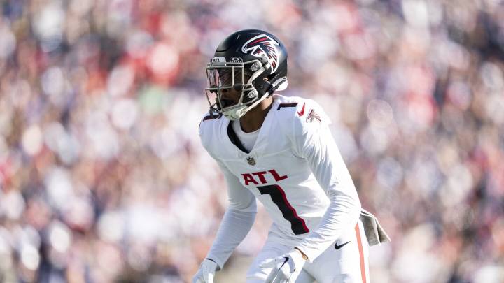 Raheem Morris reveals for first time that Darnell Mooney broke his collarbone in camp