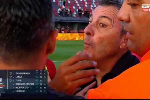 “Te voy a romper todo”: la tremenda amenza del árbitro Gariano a Kudelka cuando todo Huracán se le fue al humo