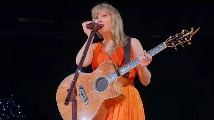 Swifties Are So Overwhelmed After Seeing Taylor Swift Explain How She Created Surprise Song Mashups, And Their Reactions Are A+