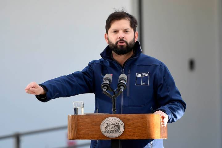 Presidente afirma que serán el gobierno con menor crecimiento de la deuda pública desde Bachelet I