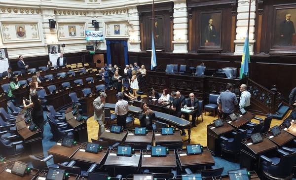 Kicillof consiguió el dictamen de endeudamiento y mañana se debate en la Legislatura