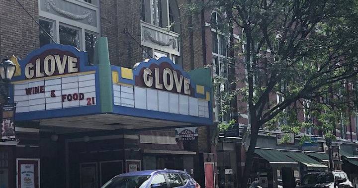 Music fills the Glove through the season