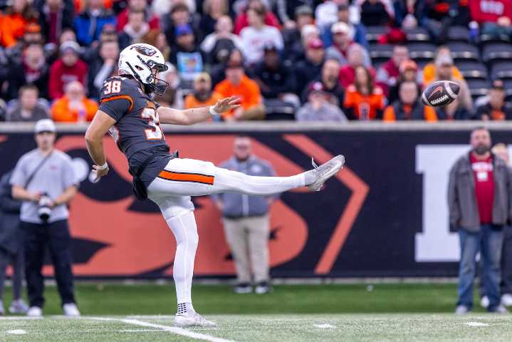 In a season marred by special teams errors, Oregon State’s punter made this gutsy play