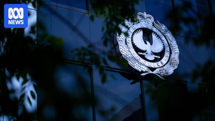 Anti-corruption police raid APY Lands administration office in Umuwa