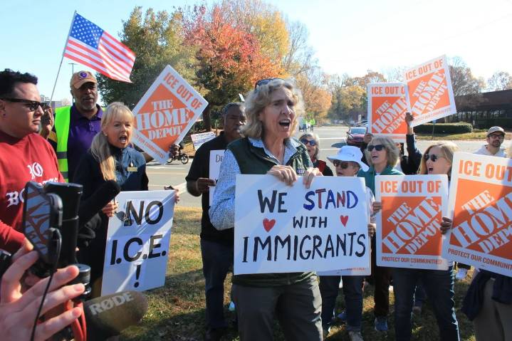 Más de 250 detenidos en Charlotte y las redadas continúan 